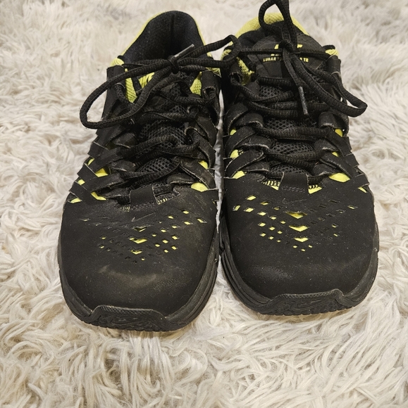 Nike Fingertrap Trainers - Picture 1 of 6